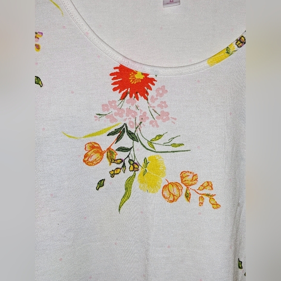 LULAROE MARIANNE WHITE FLORAL PERFECT SWING TEE SPRING COMFY SIZE MEDIUM NWT - Picture 3 of 8